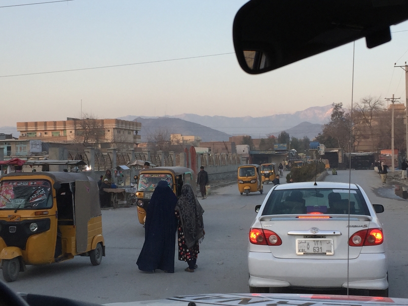 Rues de Jalalabad, avant le retour des taliban © Mathilde Weibel