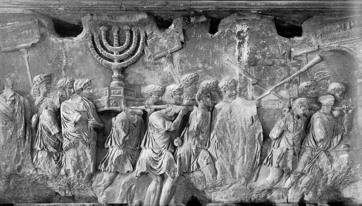 Rome, bas relief central de l'arc de triomphe de Titus, célébrant sa victoire sur les Juifs: prise de chandelier du Temple de Jérusalem
