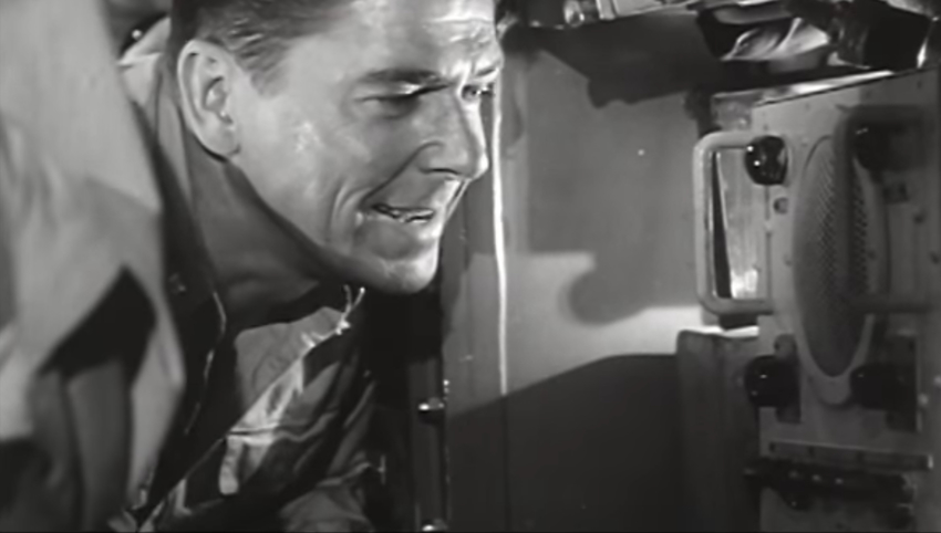 Ronald Reagan, dans Hellcats of the Navy, de Nathan Juran (1957)