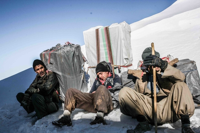 Des milliers de Kurdes iraniens travaillent comme passeurs. Ils sont appelés les kulbars. © Abbas Bahrami