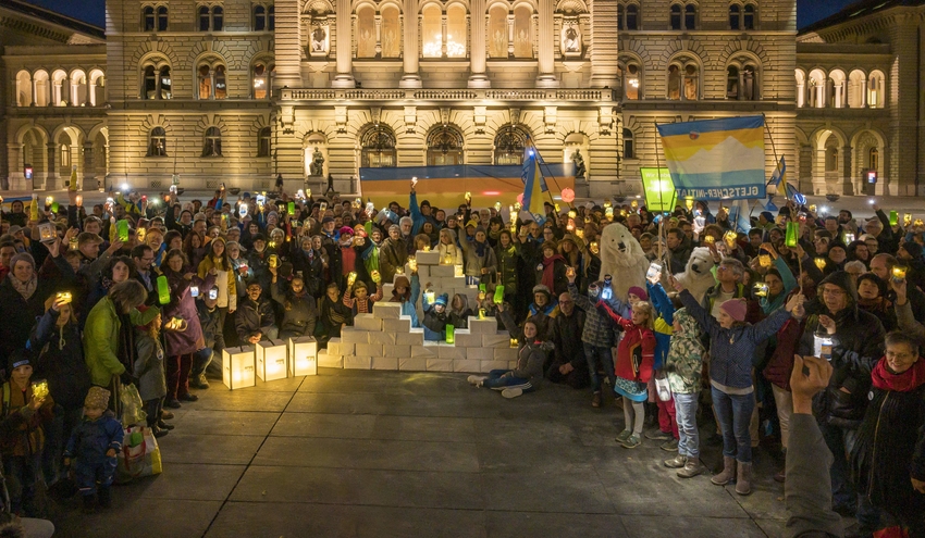 Einreichung der Gletscherinitiative am Mittwoch (27.11.2019) in Bern. Foto: Flurin Bertschinger.