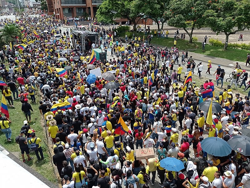 Manifestation à Cali contre la réforme fiscale de Ivan Duque, 1er mai 2021 © Remux/Wikimedia