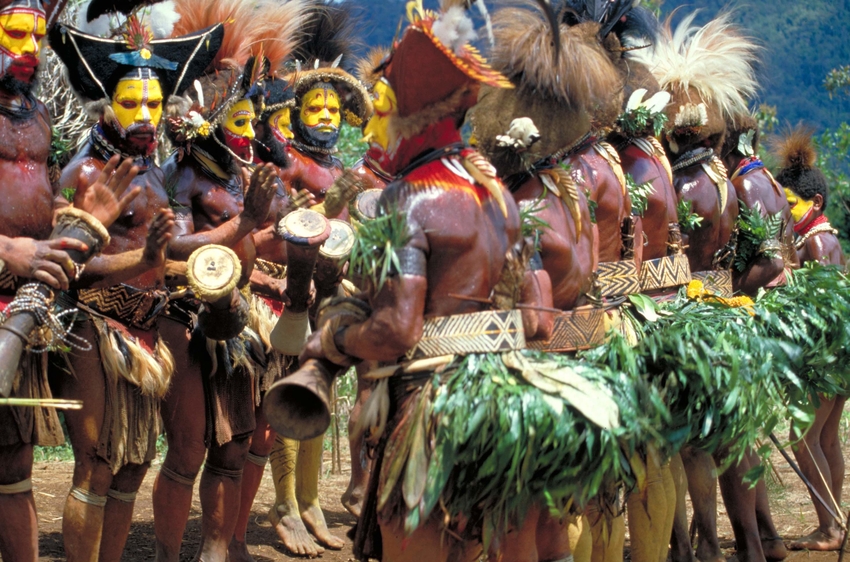 Papous de Papouasie-Nouvelle Guinée, cérémonie-danse "sing-sing", Mount Hagen © Bernard Breton/Adobe Stock