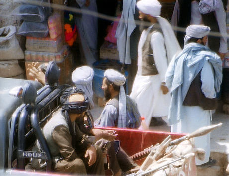 Talibans à Herat en juillet 2001 © Wikimedias Commons