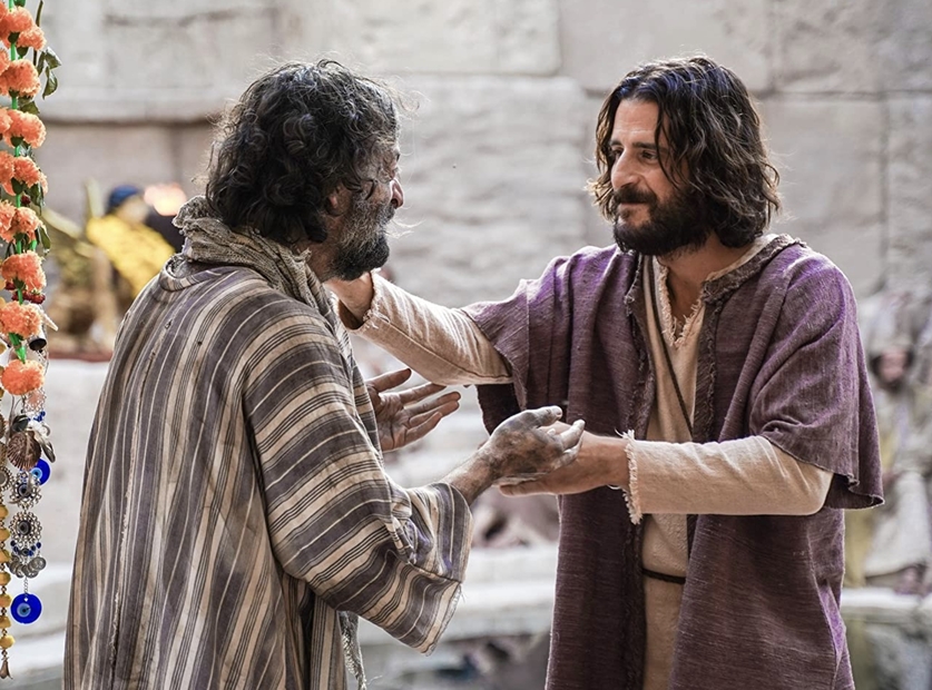 Jonathan Roumie (Jésus) et Denis Apergis dans "The Chosen" (2017)